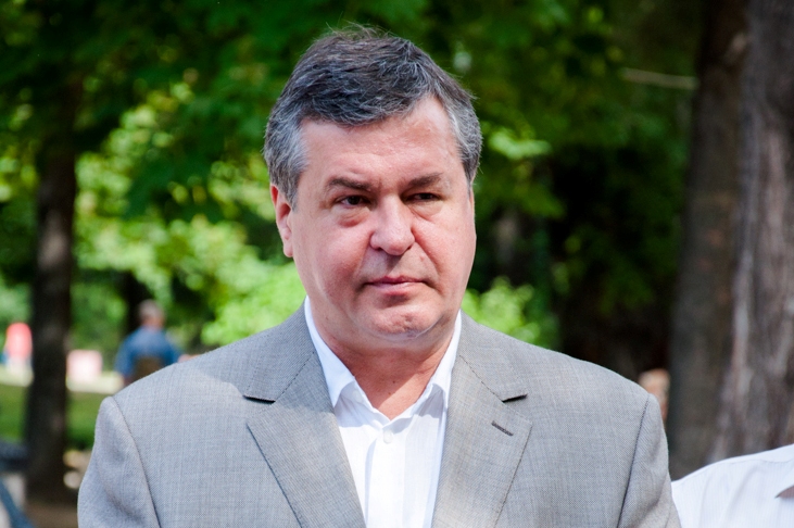 Alexandru Oleinic: unele partide votează pînă la  masă „pro” iar după masă „contra” aceleaşi legi”
