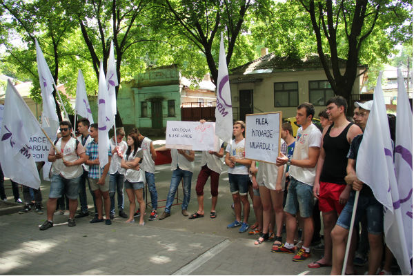 Tinerii PPRM au cerut înapoi miliardul furat